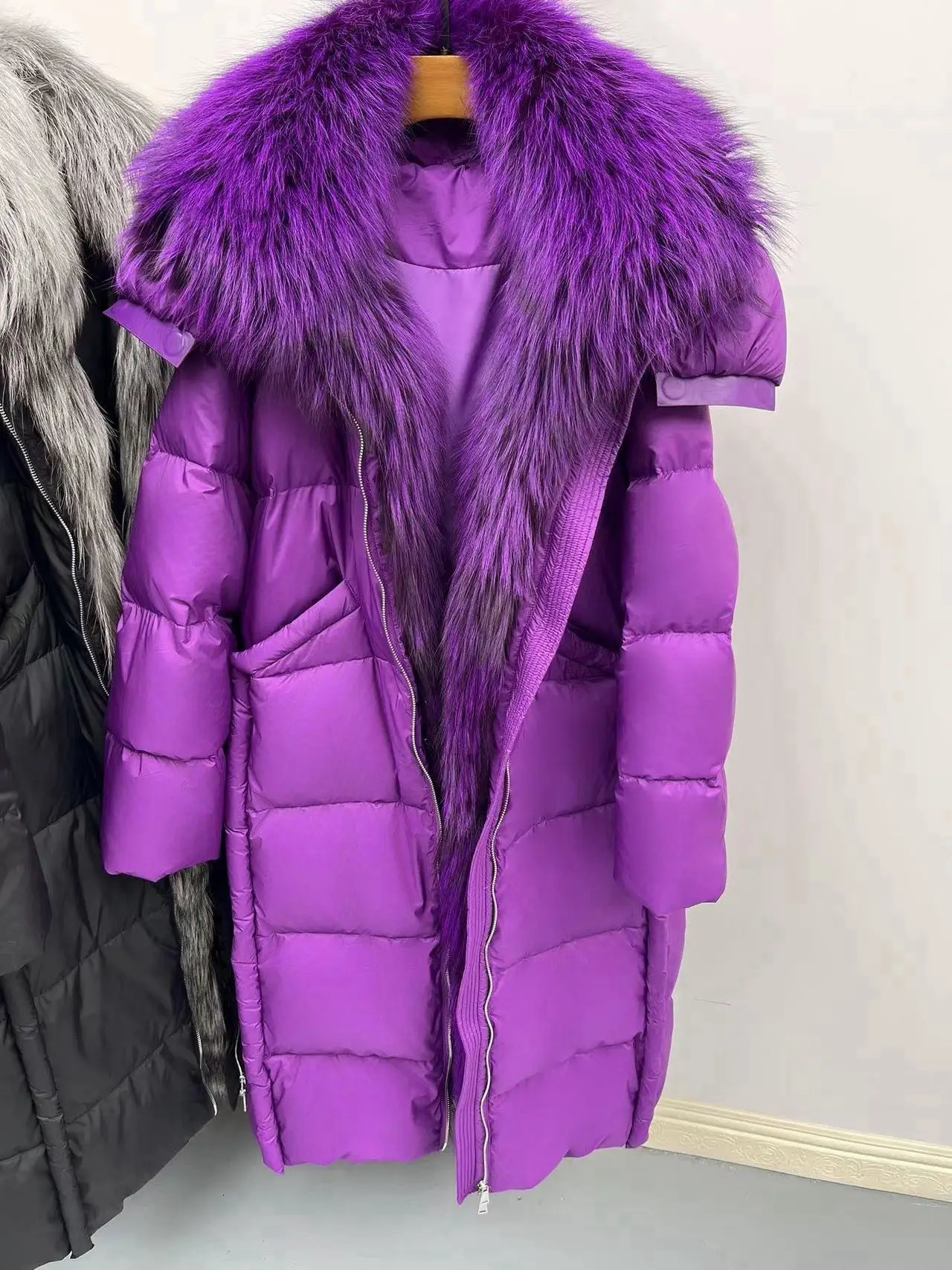 WHOLESALE Winter Premium Fur Collar Goose down Silver Thiened Long OverKnee Womens down Jaet Warm Commute Sle Coat 251028