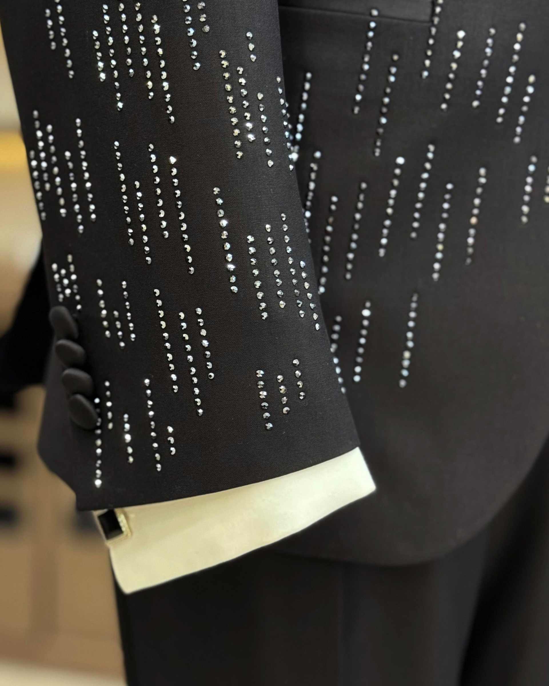 Handsome Crystals Suits For Men 2 Pieces Peaked Lapel Single Breasted Jacket Blazers Business Occasion Custom Made