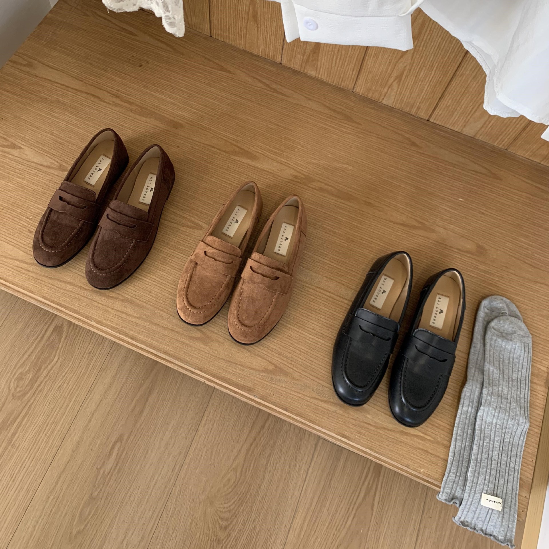 Retro loafers women's new British style one-foot small leather shoes with round toe and thick heels suede shoes