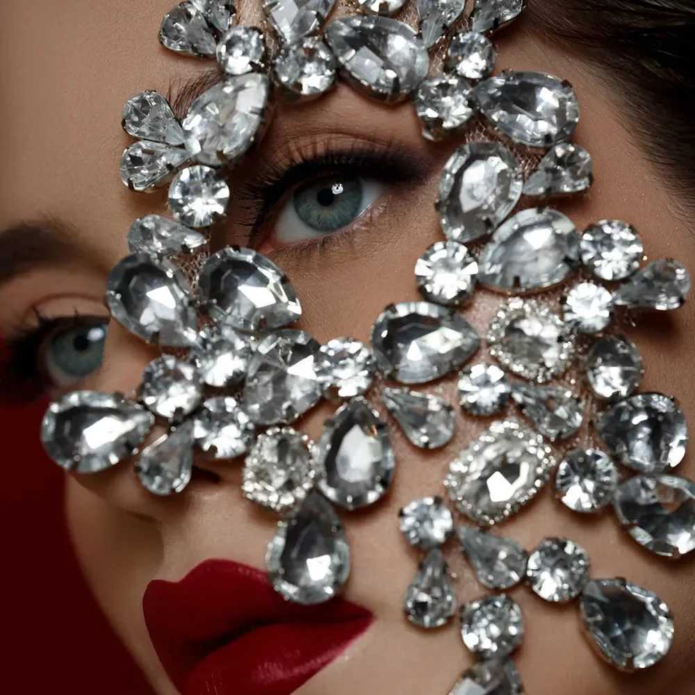 Masquerade Mask Half Face Women Luxury Dance Accessories Venice Mysterious Crystal Face Jewelry Performance Prom Decor HalloweenW251029