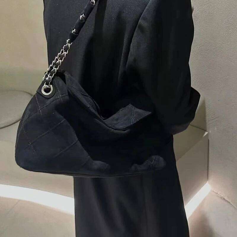 2025 Autumn And Winter New Suede Rhombus Medieval Underarm Premium Chain Single Shoulder Large Capacity Tote Bag