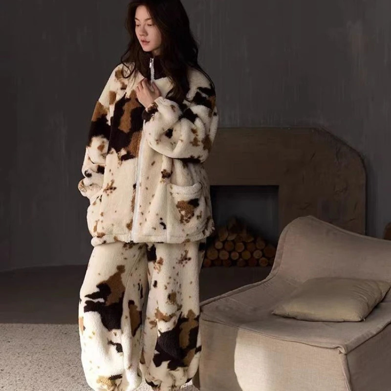 Pajamas Womens Autumn and Winter Flannel Loungewear Coral Fleece Thickened Fleece Polka Dot Zipper Warm Clothes Set 251029