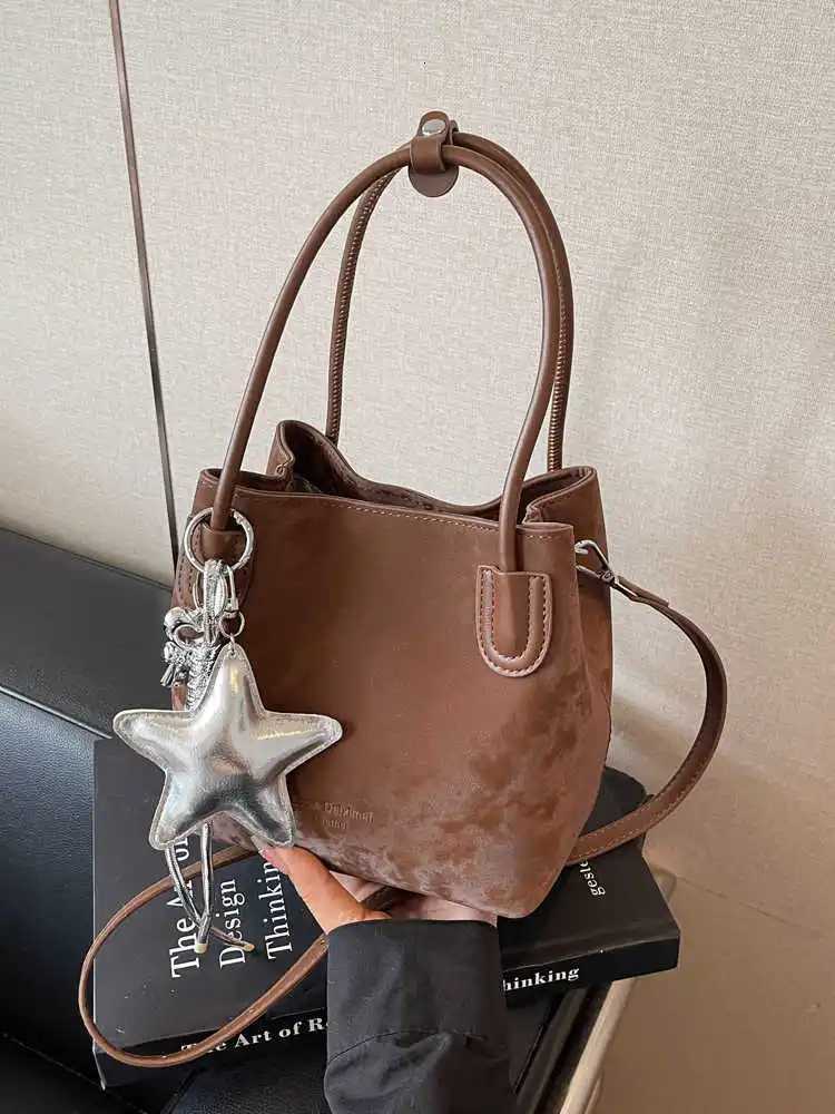 Designer bag French Bucket Handbag for Wen Autumn Winter New Suede Casual e Shoder Bags Chic Cmute Crossbody Bag with Pendant Y251029