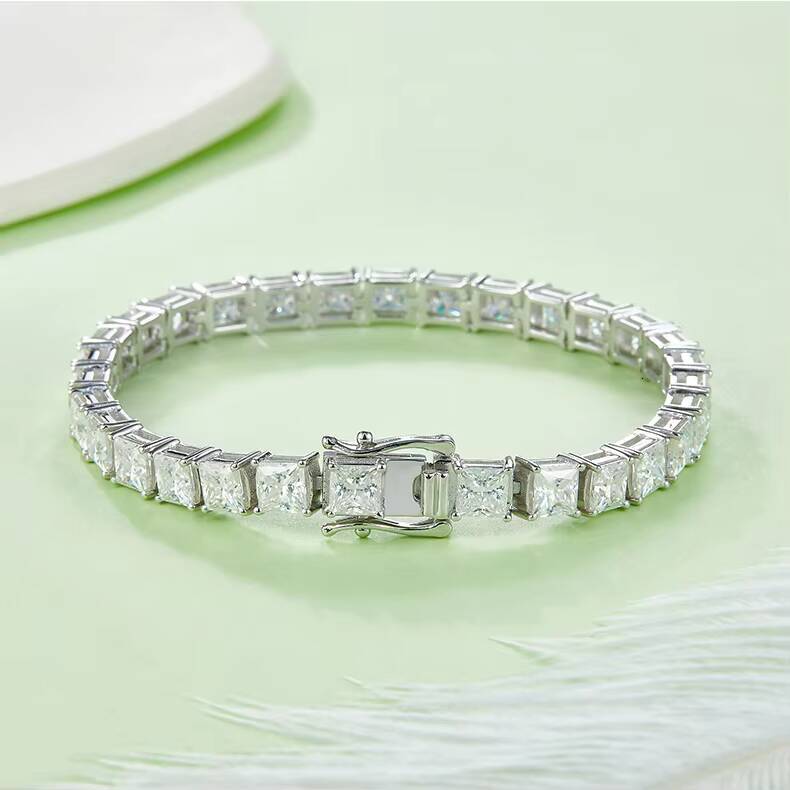 Squareshaped Mosaic Tennis Chain Bracelet in S925 Silver Plated with White Gold Set with Moissanite