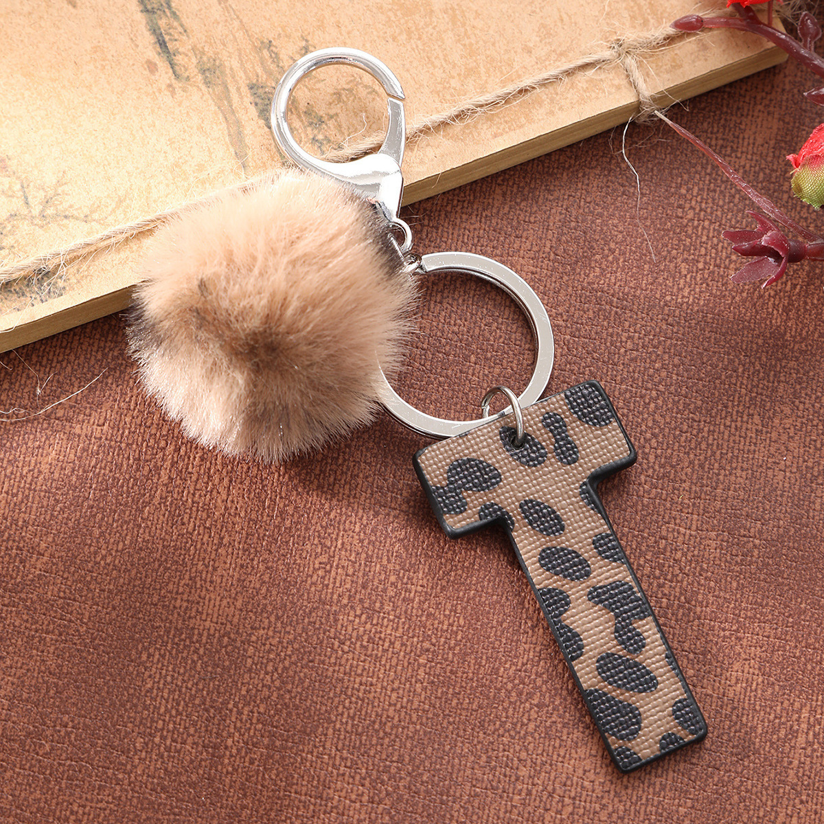 Fashion Leopard English Alphabet Artificial Leather Keychain Exquisite Letter Keyring Women Handbag Charms Accessories Gifts 251110