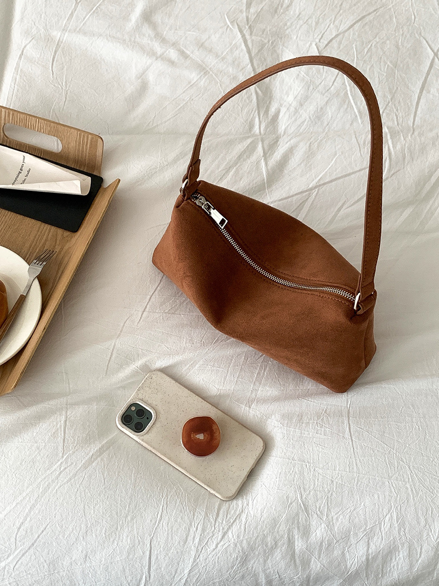 New plush niche style women's armpit bag, high-end retro small plush bread bag, fashionable women's shoulder bag, trendy designer bag