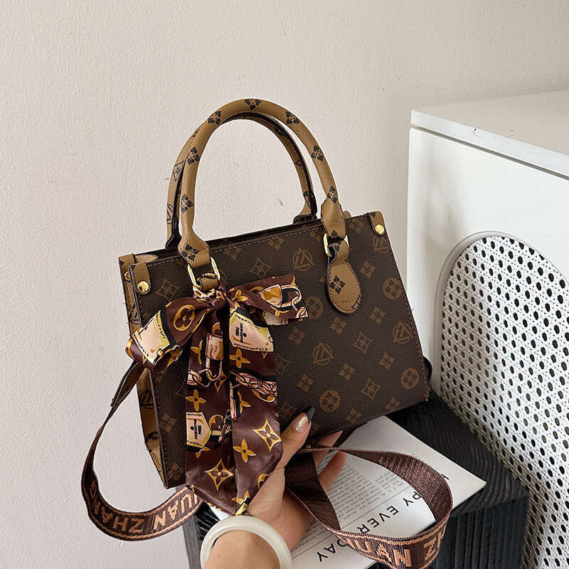 Designer bag Fashionable Vintage Handbag New High-end 2025 Commuter Shoulder Tote Crossbody Bag for Women