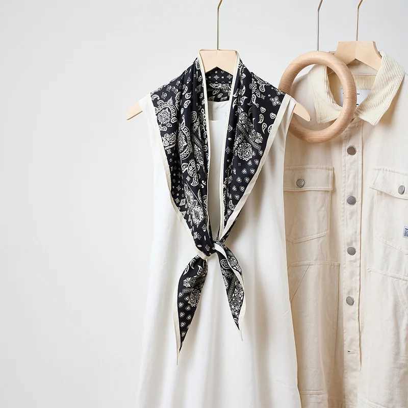 135 85 85Cm Wearing Headscarf Twill Silk Simulation Silk Cool Diagonal Scarf Cashew Print Womens Triangle Silk ScarfW251029