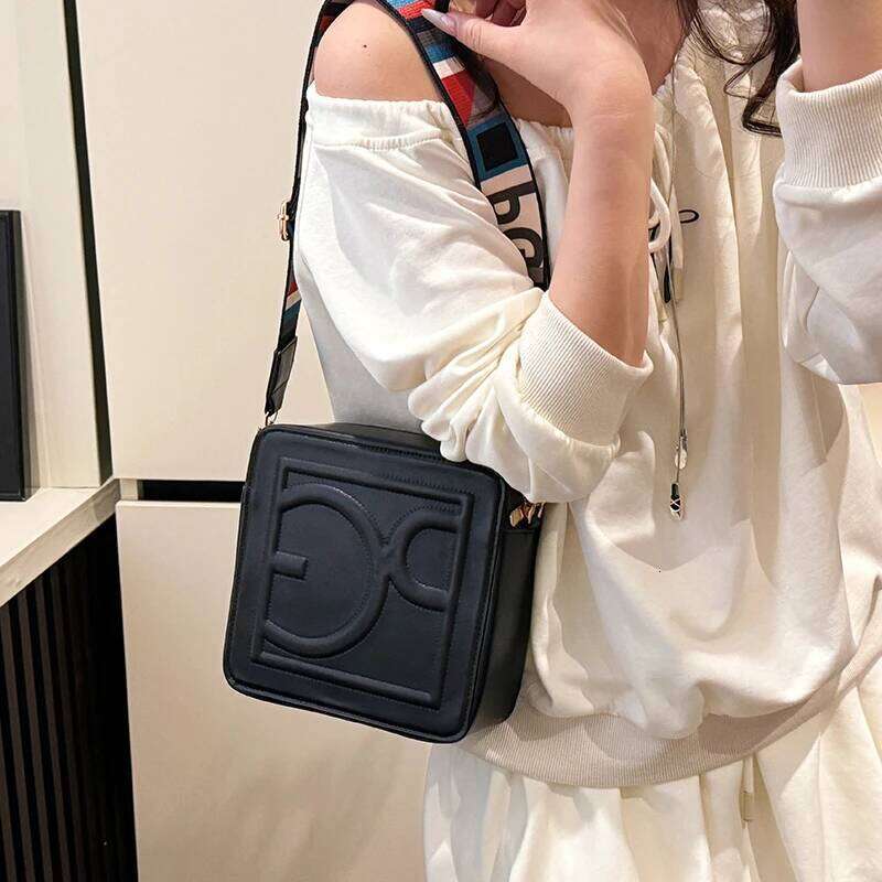 Designer Bags Fashionable Ladies Shoulder Premium Leather Tote Handbag Spacious Women's Zipper Crossbody Bag With Pockets Hot Selling