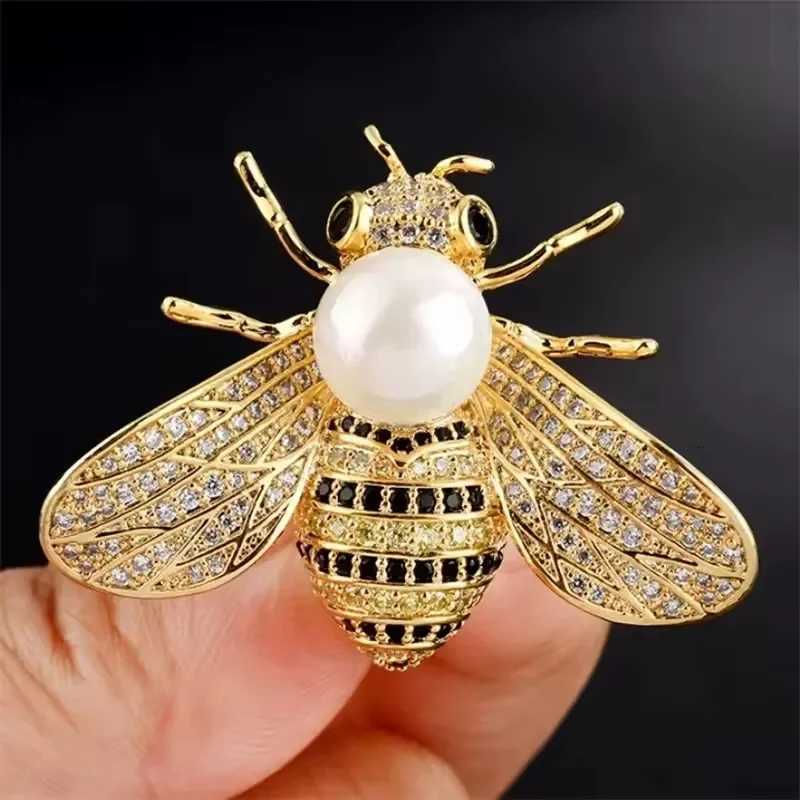 Gothic Bee Brooch for Men Women Retro Bee Animal Brooches Pins Jewelry Trendy Accessories Party Gifts 2025 Y251029