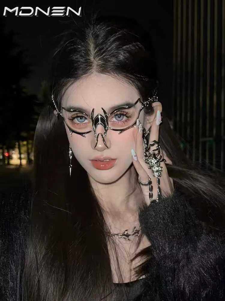 2023 New Mechanical Bloodblade Power Earpiece Cyberpunk Alien Face Costume Halloween Mask Lip Ring For Men And WomenW251029