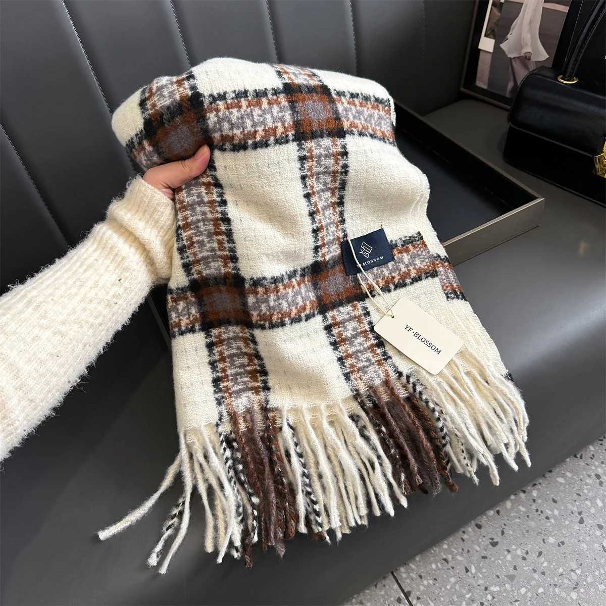 Winter Warmer Thickened Scarf For Women Elegant Tassel ShAWl 60200CM Faux Cashmere Warps Autumn Luxury BlanketW251030