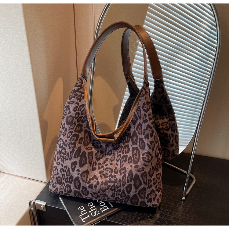 New popular women's suede casual handbag Korean style niche fashion retro shoulder bag fashion trend popular designer bag