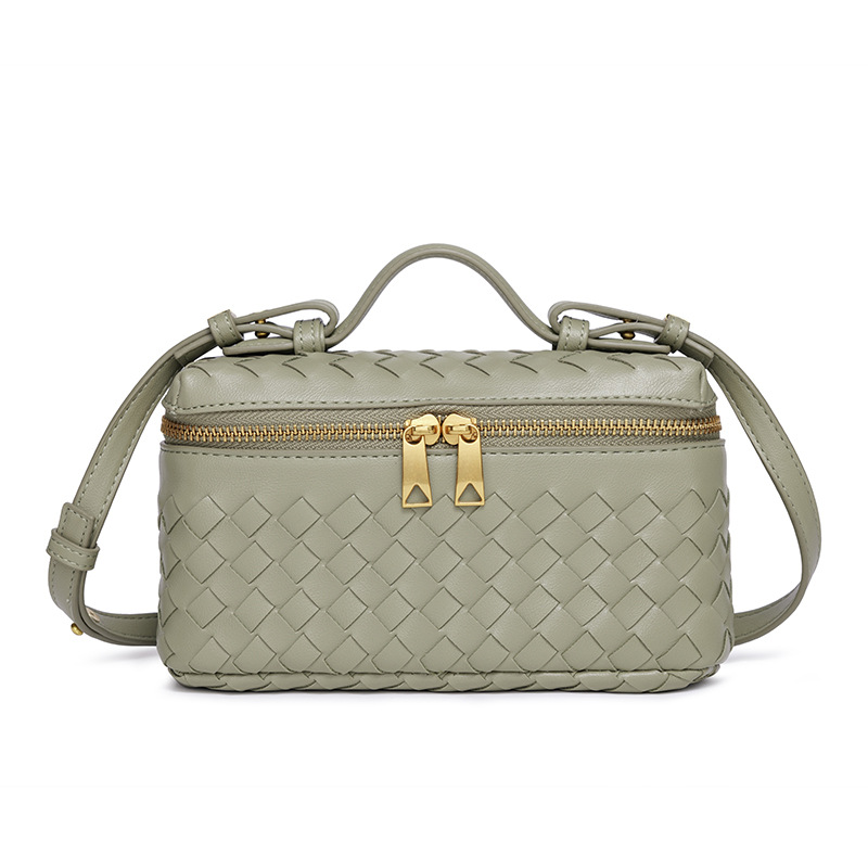 Luxury Bag Elegant designer crossbody shoulder bag made of durable handwoven material paired with stylish metal decorations and featuring exquisite zi