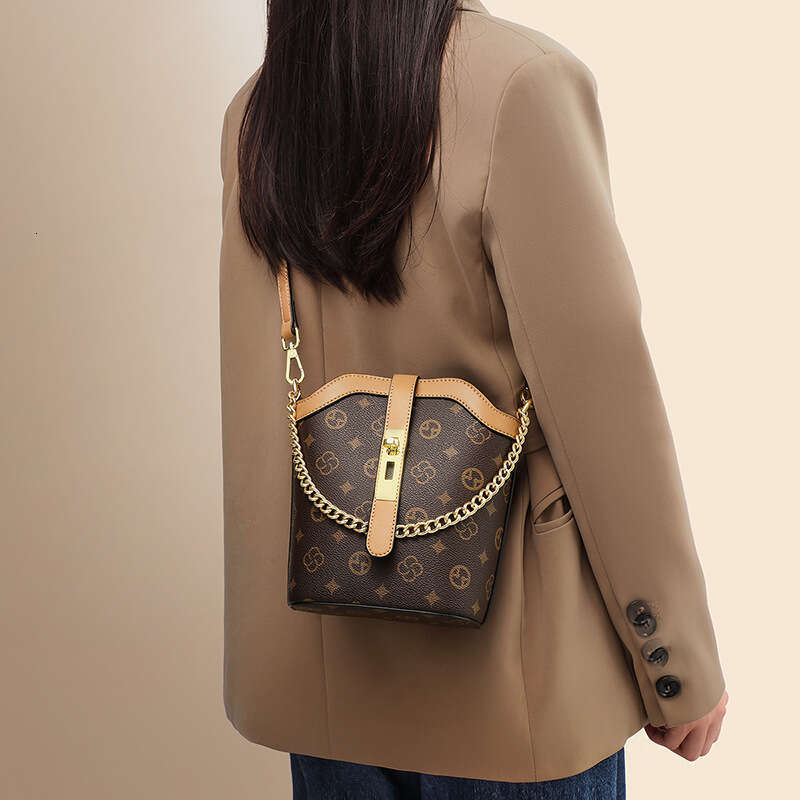 Luxury Bag Designer's New Bucket Autumn and Winter Cross-body Small High-end Shoulder Chain Women's Bag Handbag