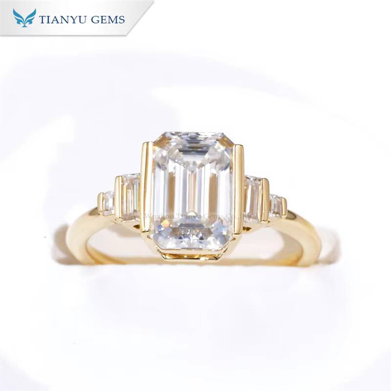 Tianyu Gems 7x10mm Emerald Cut Moissanite D VVS 5 Stone Ring Customized Bezel Set 18k 14k 10k Yellow Gold Women Engagement Rings