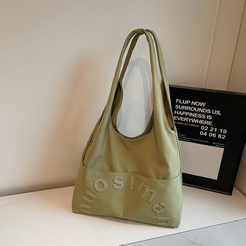 Summer women's fashionable large capacity synthetic leather handbag, casual simple classic work shoulder bag, popular college student fashion cro