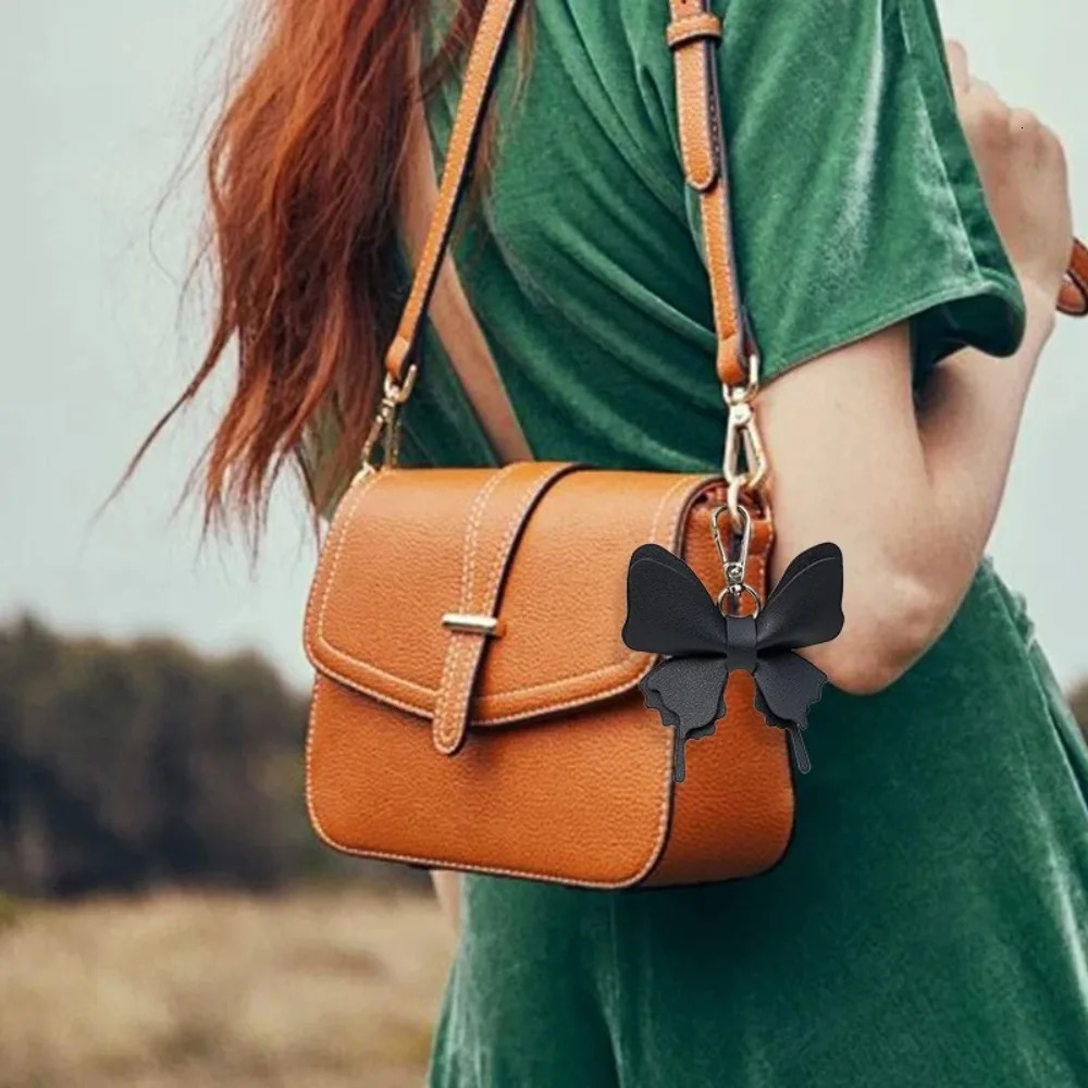 Retro Colorful Butterfly Pendant Keychains Leather Exquisit Backpack Decoration Accessories Personalized Bag Pendant 251030