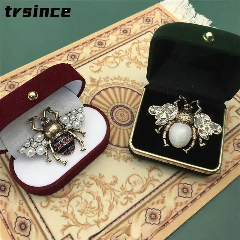 Fashion Enamel Insect Brooches Women Little Bee Brooch Crystal Pin Gifts Insect Series Badges Y251029