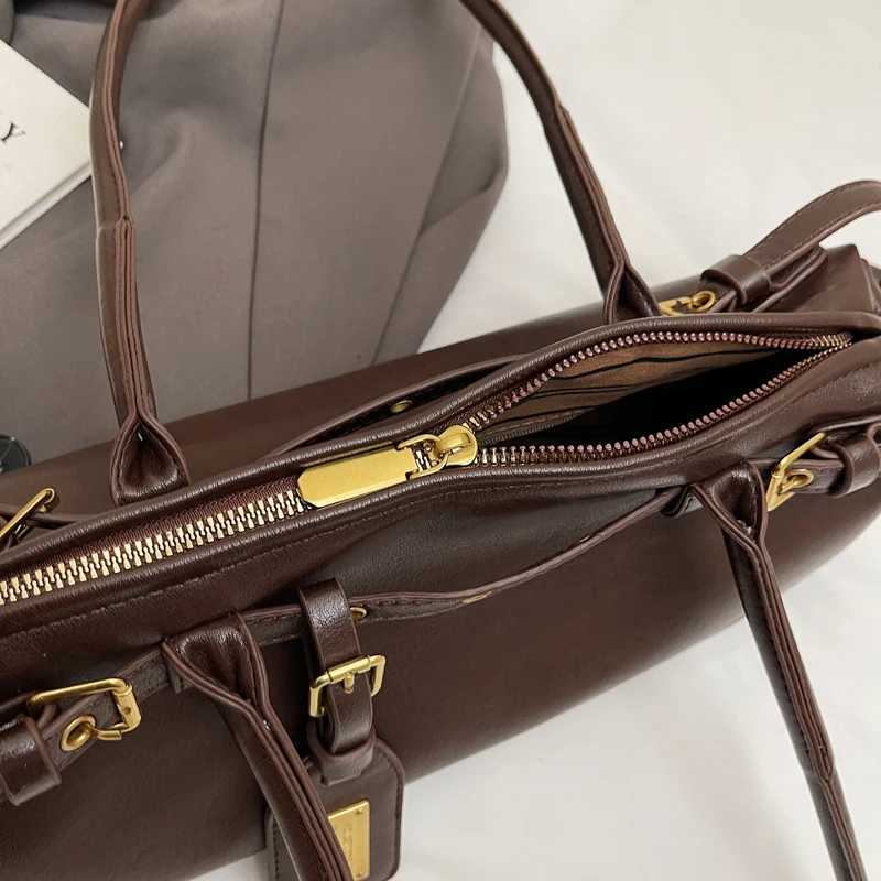 New Style Handbag Vintage And Fashionable CrossBody Bag For Women Niche Product Large Capacity Vintage Style Shoulder Bag L251029