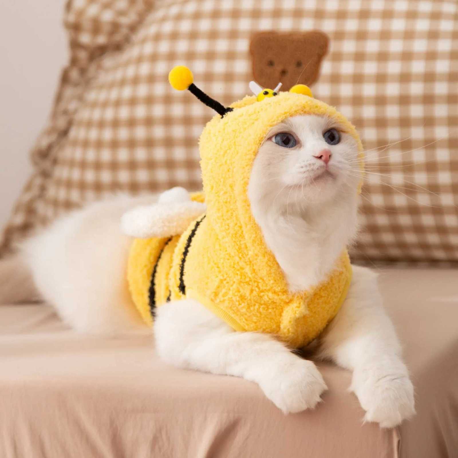 Halloween Pet Costumes Little Bee Transformation Outfit Small Dog Winter TwoLegged Fleece Hoodie for Warmth C251030
