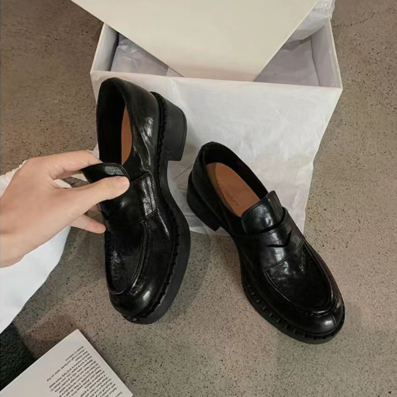 Autumn new British retro leather shoes women's fashion round toe soft leather thick heel loafers women's single shoes2025