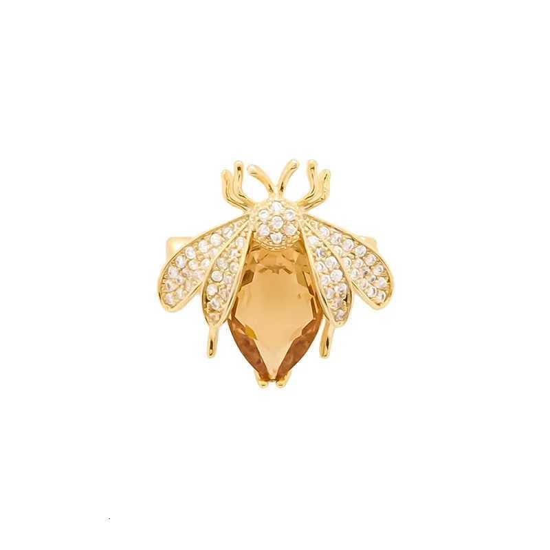 1pc Mini Bee Brooch for Women Men Small Fragrance Crystal Brooch Suit Shirt Backpack Decoration Womens Jewelry Party Gift 2025 Y251029