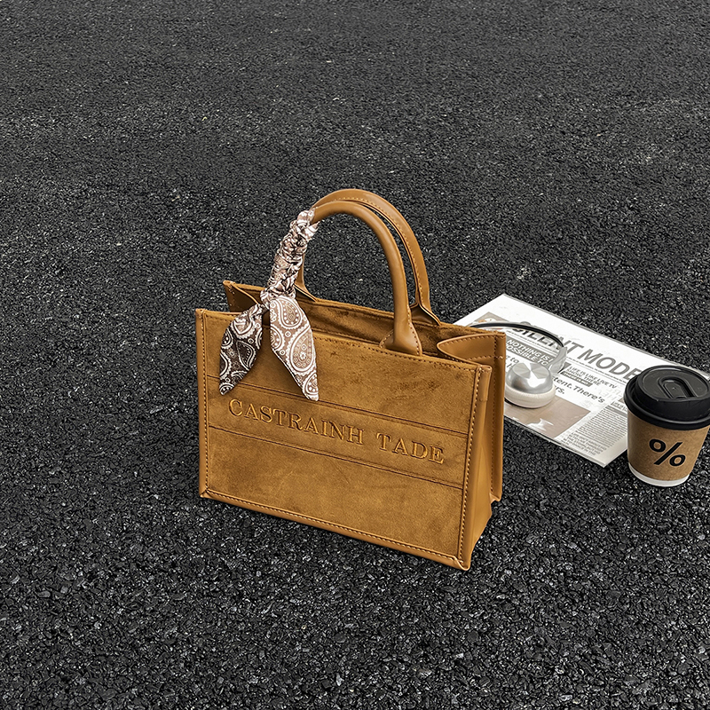 Autumn women's fashionable large capacity synthetic leather handbag, casual simple classic work shoulder bag, popular college student lightweight