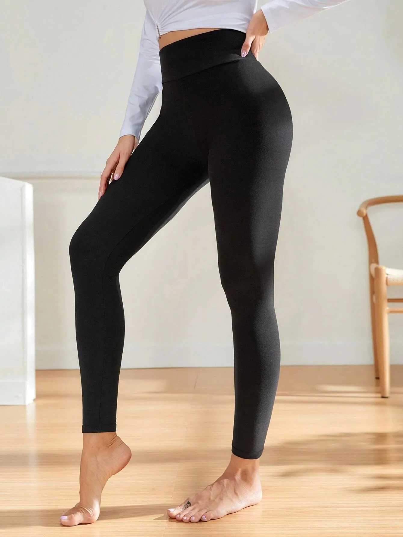 Solid Color Sporty Knitted Elastic Leggings For Women J251030