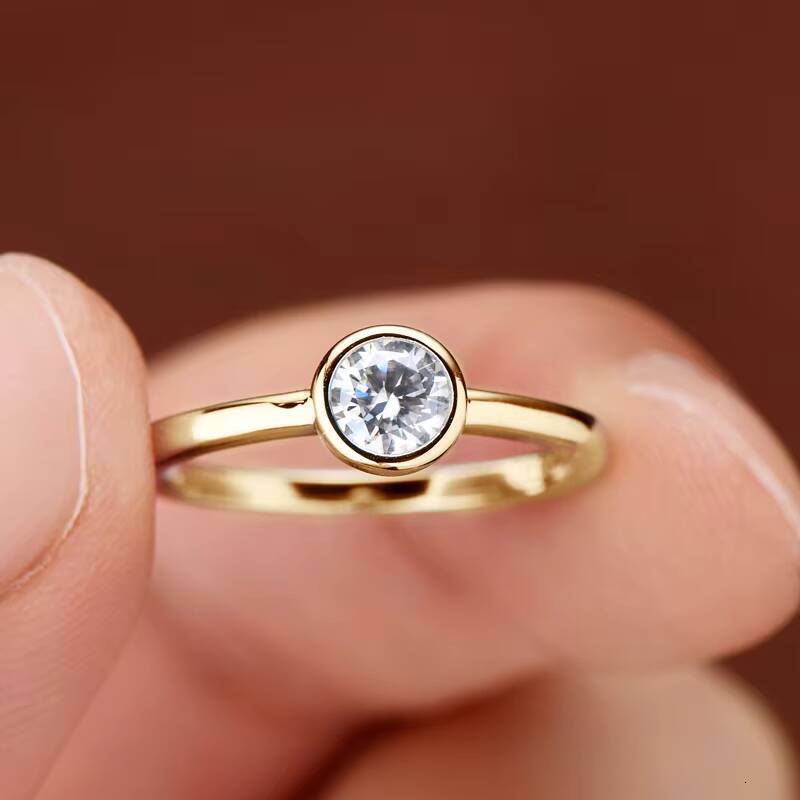 Classic Shinny 925 Sterling Sliver 05ct 5mm D Color VVS Round Cut Moissanite Engagement Ring for Women