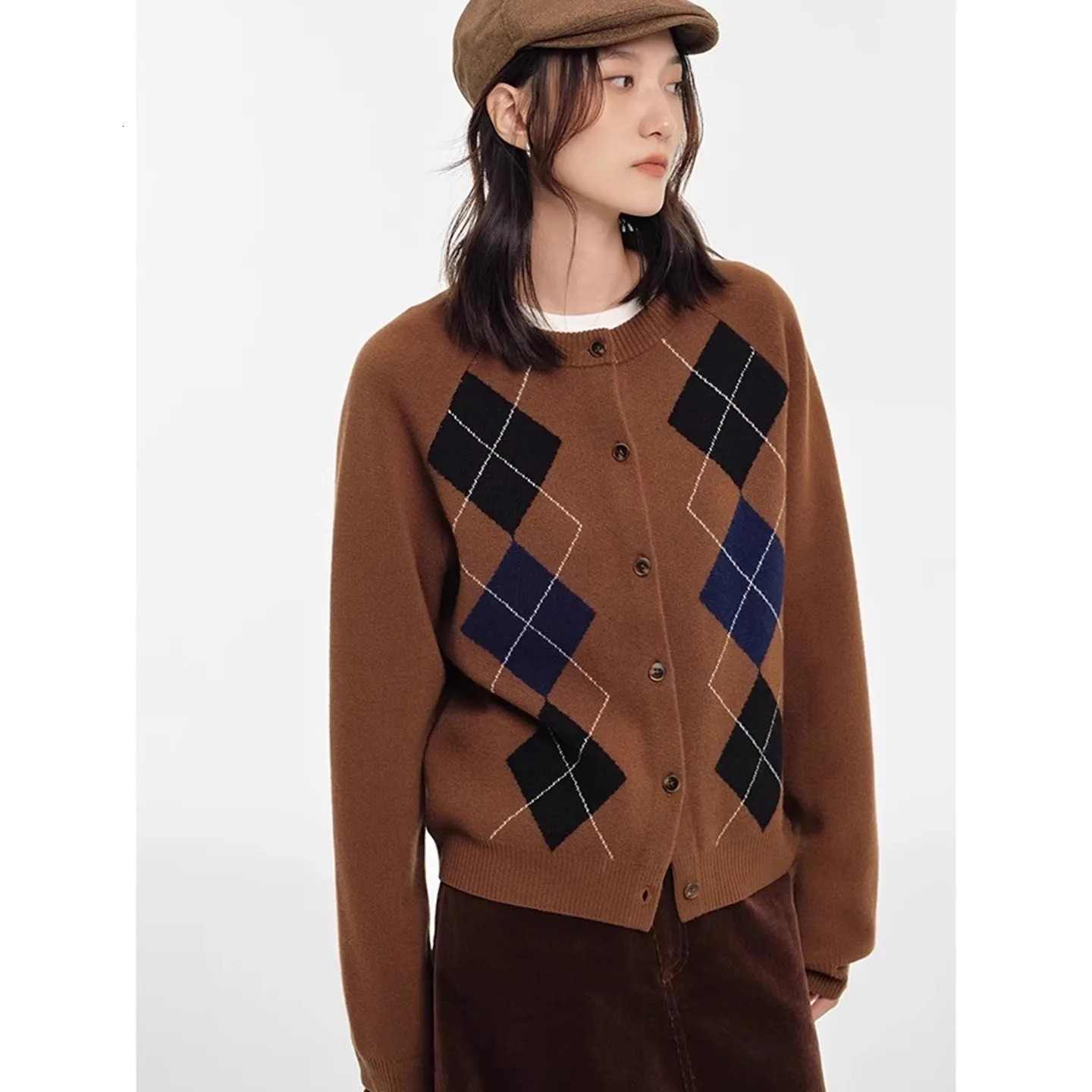 2025 Autumn diamondshaped cardigan women 100 pure cashmere sweater European highend colorblocking knitted sweater coat 251029