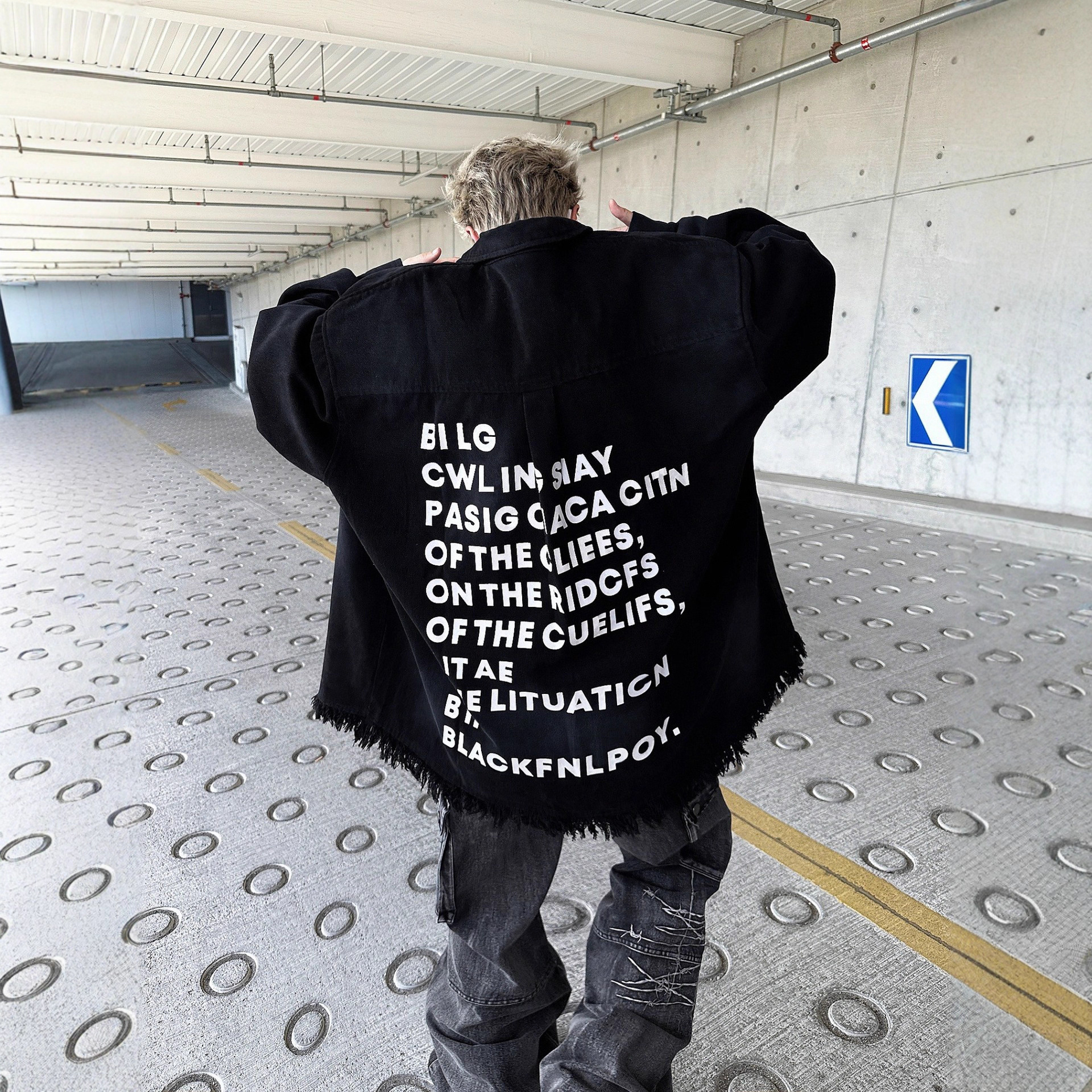 Trendy Brand Back Lettering Denim Jacket For Men And Women New Designer Coat Autumn American Style Loose Destroyed Frayed Edge Couple Jacket