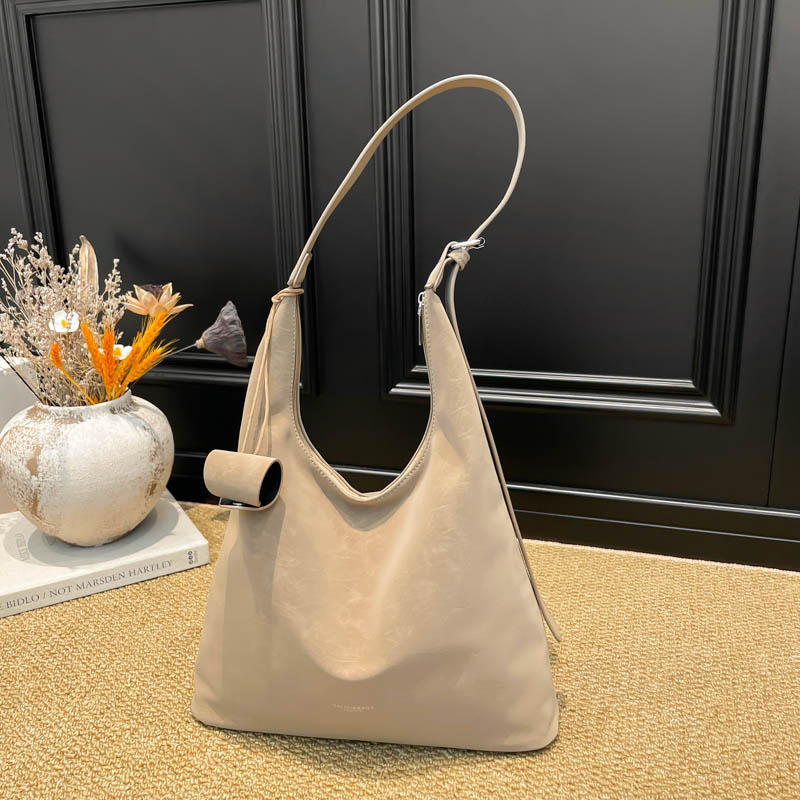 Spring women's fashionable large capacity synthetic leather handbag, casual and simple classic work shoulder bag, popular college student fashion