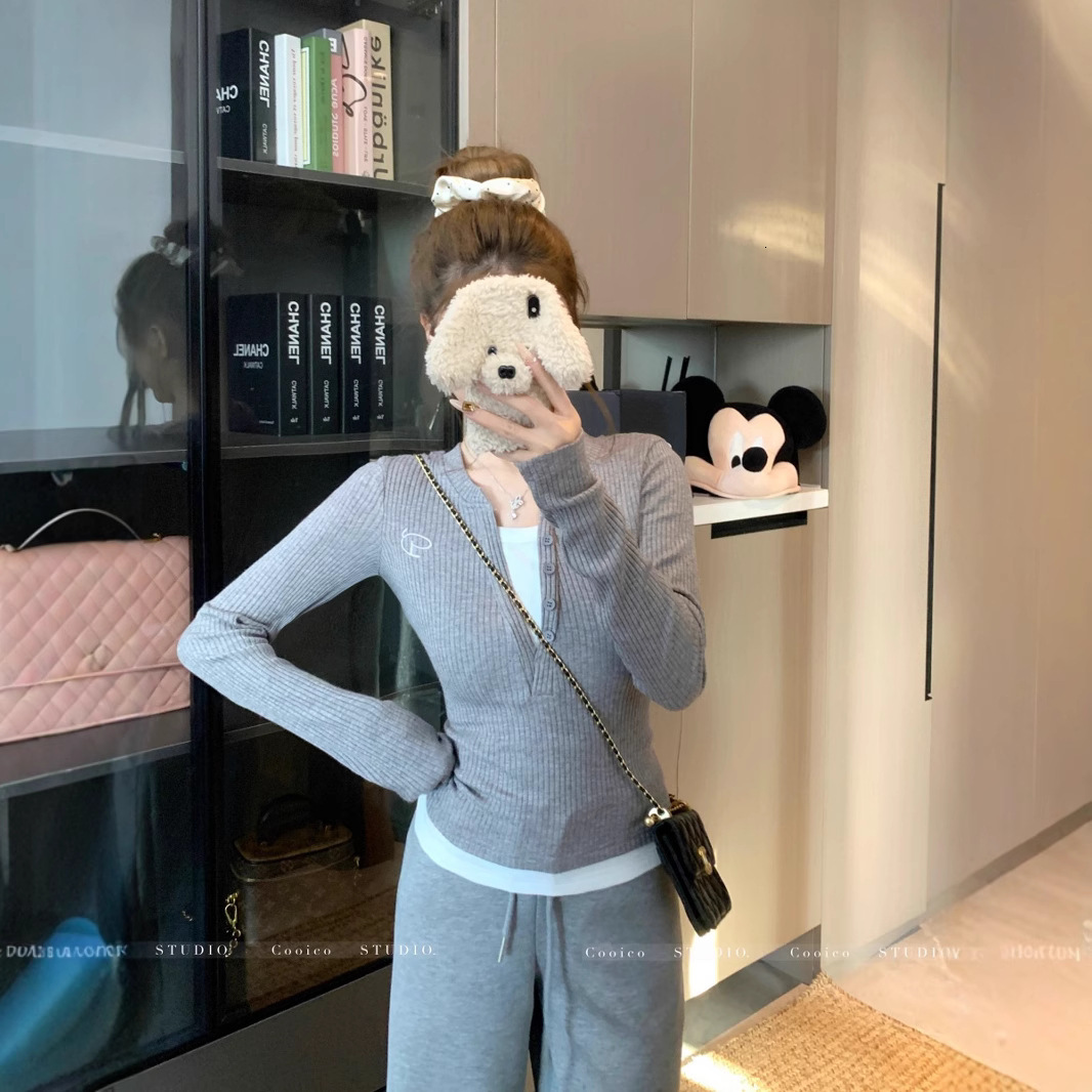 American designer fashion retro contrasting fake two-piece long sleeved t-shirt base shirt for women autumn new style spicy girl slim fit slimming sho