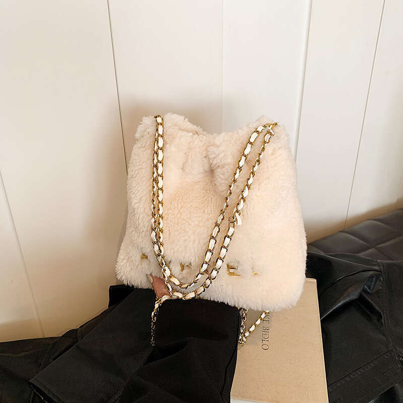 trash bag Super Popular Niche Lamb Wool Fluffy Bucket For Women New Fashion Versatile Chain Crossbody Bag Best Seller