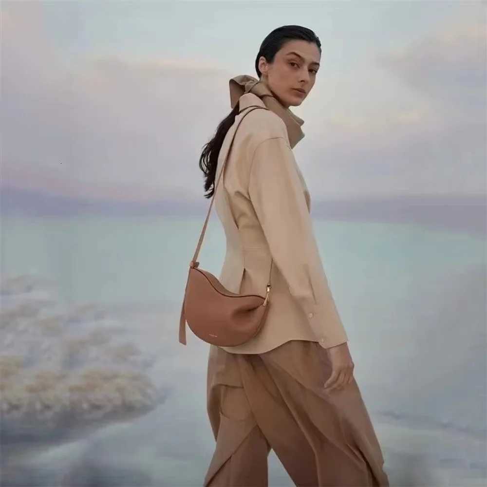 Designer bag 2025 New Peashaped Tote Bag Soft Leather Premium Cmuter Bag Shoder Handheld Dual Use Minimalist Pleated Design Bag Y251029