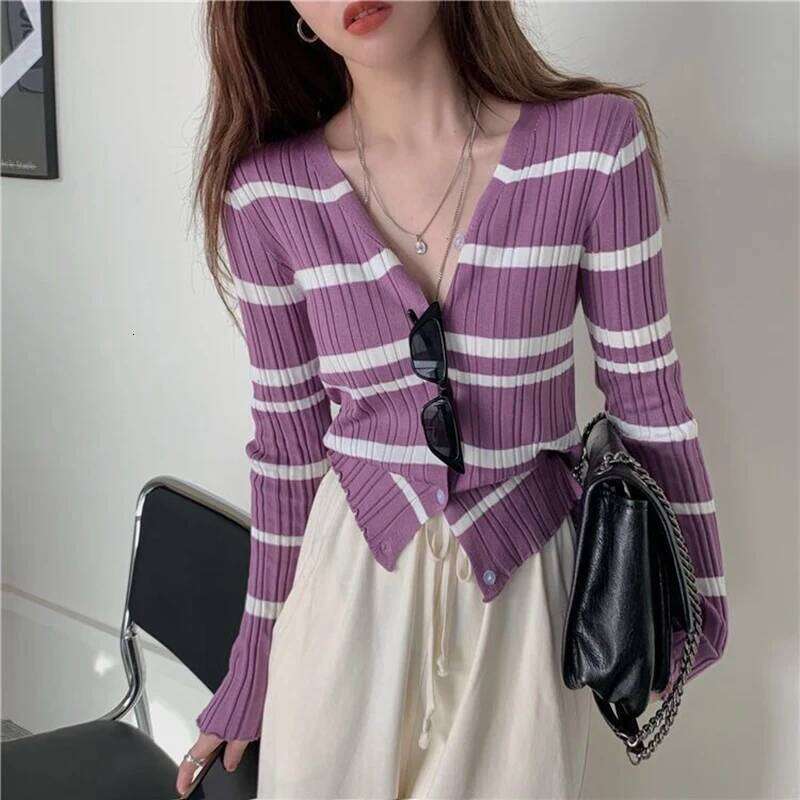 Y2k Stripe Women Cardigan Korean Knitted Slim Button Female Casual Tops Autumn New Fashion All Match Chic V Neck Ladies Crop Top Designer Sweater Wome