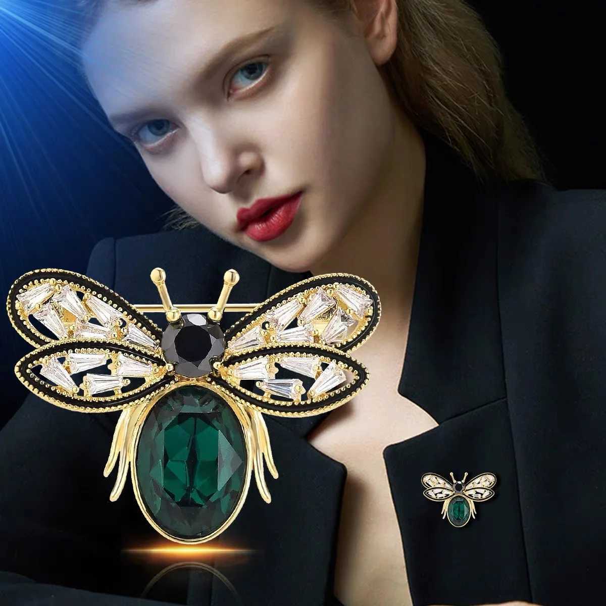 New Shiny Green Crystal Brooches For Women Luxury Insect Rhinestone Brooch Pins Jewelry Dress Suit Accessories Wedding Gifts Y251029