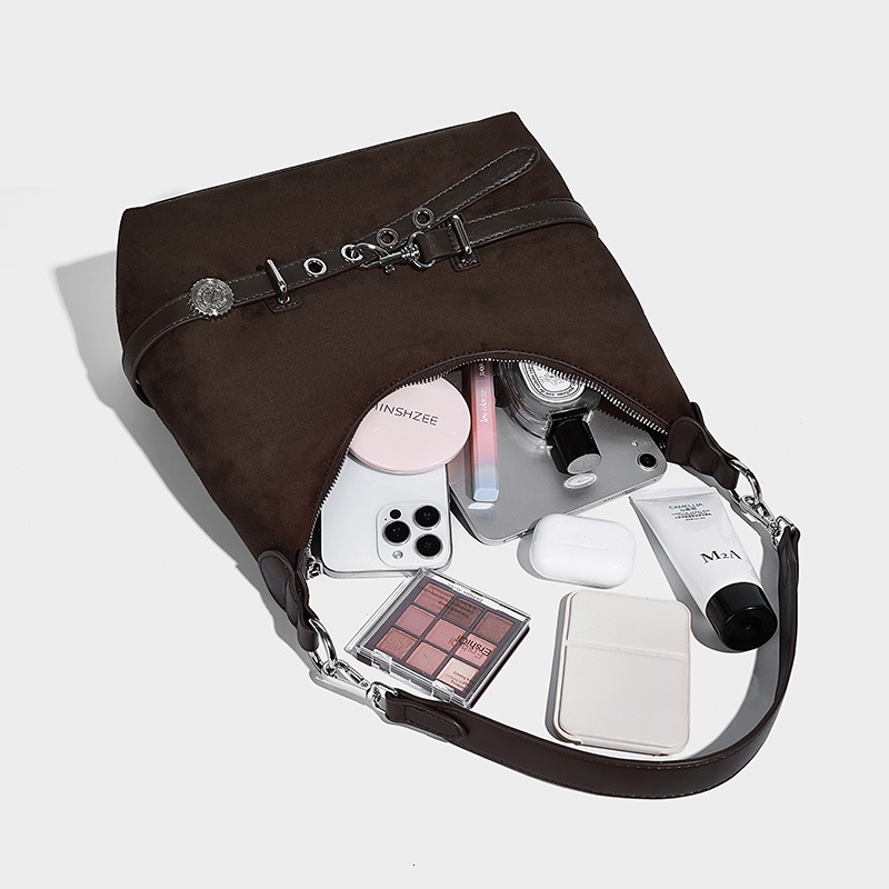 New high-end women's fashionable shoulder bag suede trendy casual commuting handbag versatile and popular designer bag