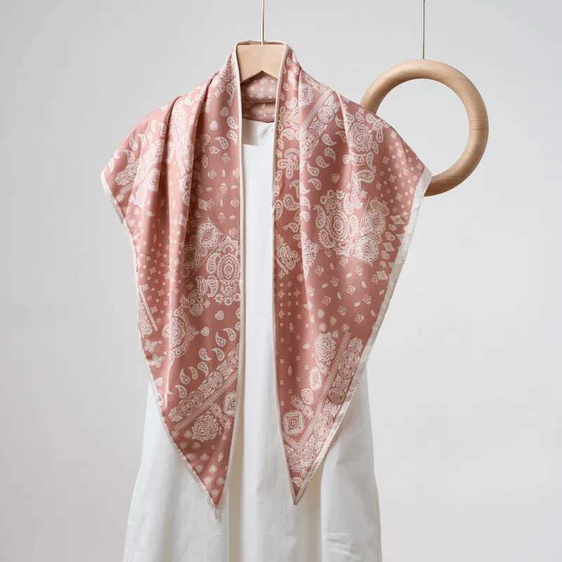 135 85 85Cm Wearing Headscarf Twill Silk Simulation Silk Cool Diagonal Scarf Cashew Print Womens Triangle Silk ScarfW251029