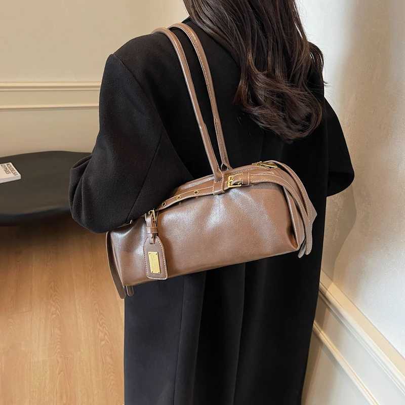 New Style Handbag Vintage And Fashionable CrossBody Bag For Women Niche Product Large Capacity Vintage Style Shoulder Bag L251029