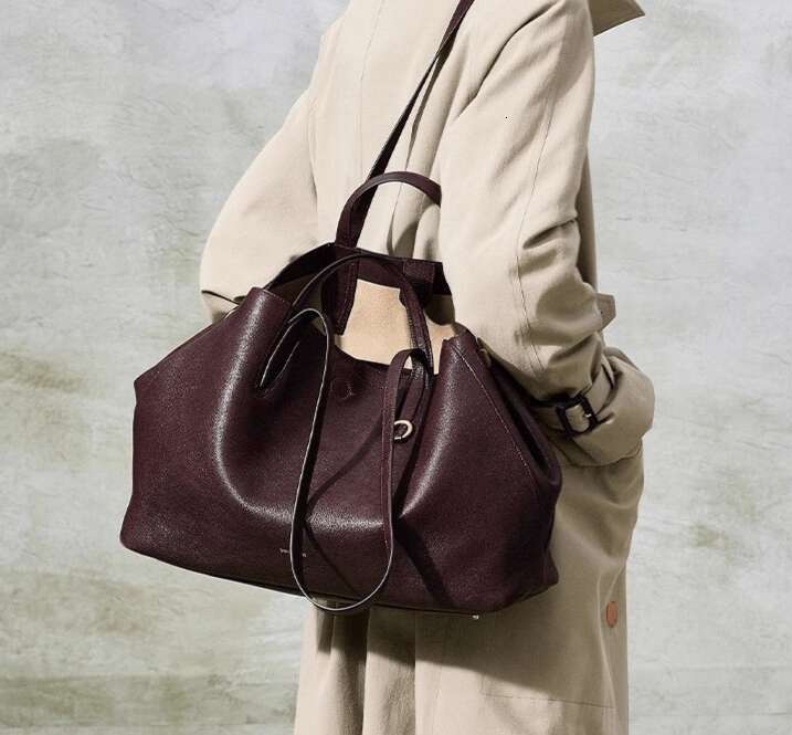 2025 New Head Layer Genuine Leather Tote For Capacity Light Business Design, Magnetic Closure, Versatile Commuter