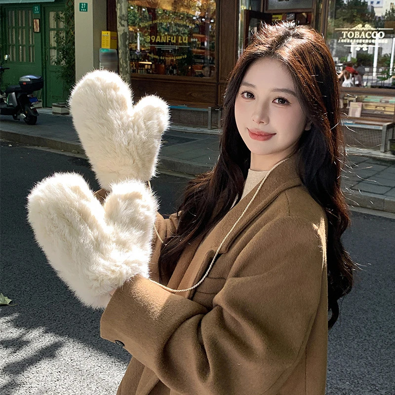 Winter women real rabbit fur gloves 100 Natural thick style rabbit fur mittens Outdoor girls keep warm hand knitted fur glove 251028