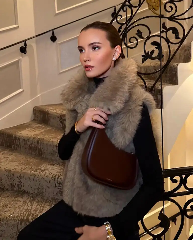 Women Vintage Lapel Fur Sleeveless Vest Fashion Solid Color Loose Short vest 2025 Style Lady Highstreet Casual Outfit 2025 251029