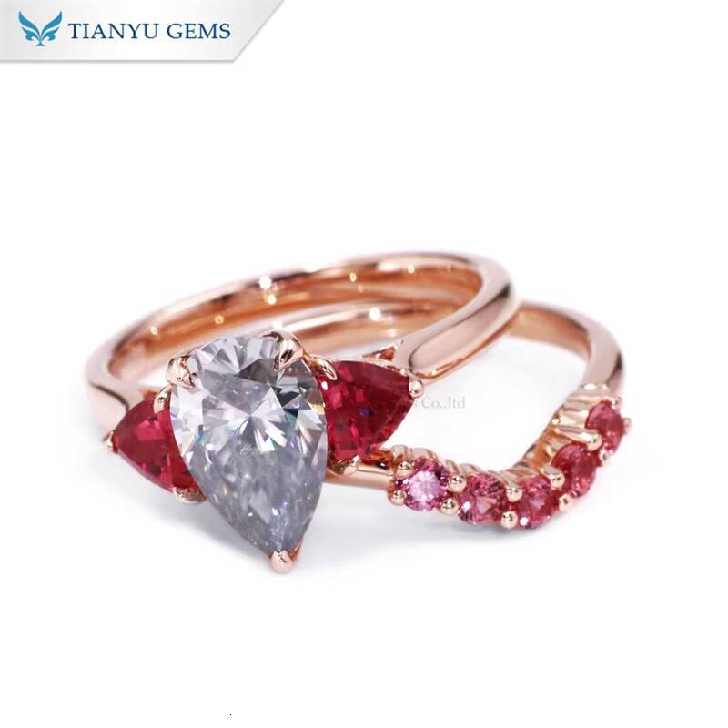 Tianyu Gems Color Gemstone Pigeon Blood Lab Ruby with Gray Mossanite Lab Diamond Rose Gold Rings Set for Women