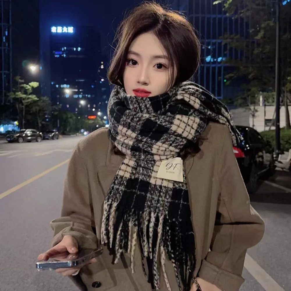Womens Cashmere Scarf Green Plaid Vintage Winter Korean Thick Warm Long Tassel Shawl Neck Christmas Gift Fashion Accessories 251023
