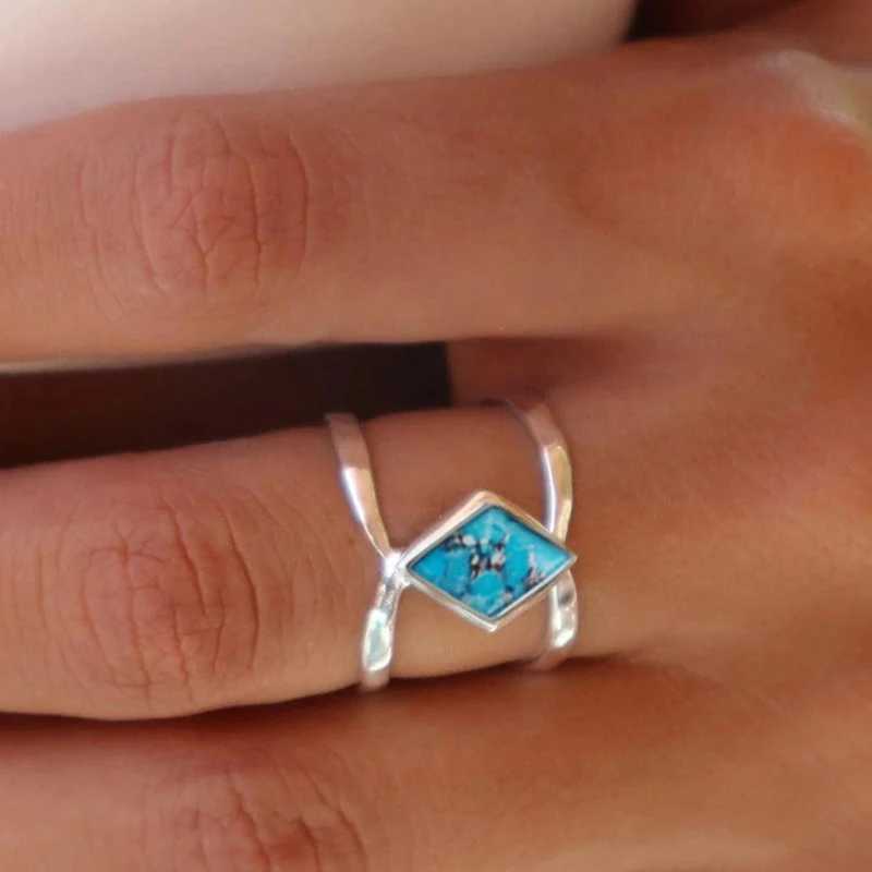 Huitan Women Geometric Rings with Rhombic Stone Sticker Design Bohemia Lady Accessories Silver Color Temperament Female JewelryW251030