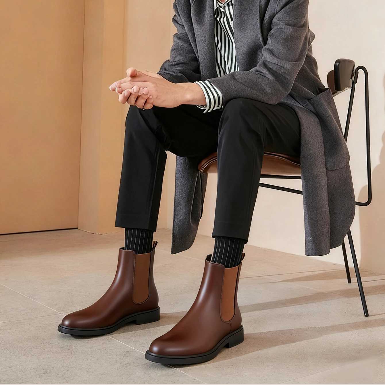 Classic Designer Men Chelsea Boots Slip On Pointed Toe Luxury Middle Ankle Short Leather Boots Men Fashion Business Dress Shoes Z251029