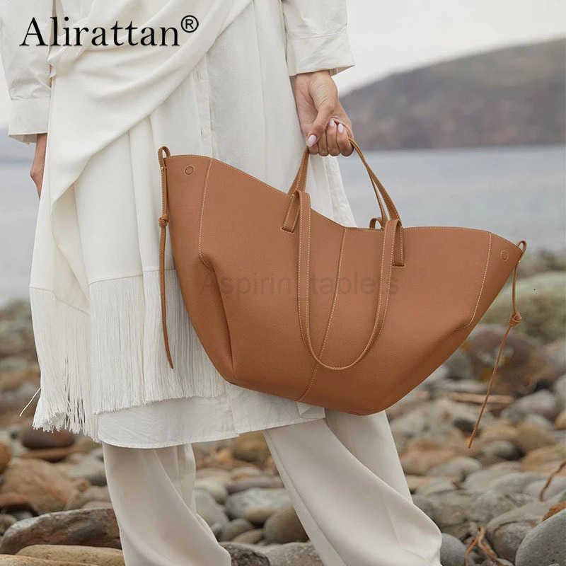 Alirattan 2025 New Womens Tote Bag Casual Fashion Large Capacity Leather Shoulder Bag Shopper Harajuku Simple Handbag Sac M251030