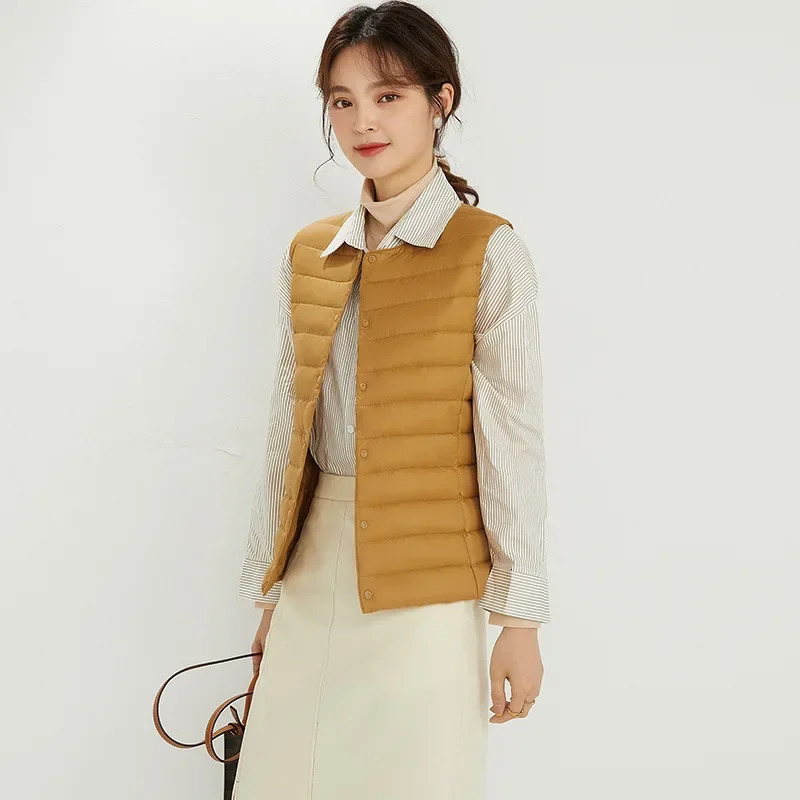 90 Matt Fabric Womens Warm Vests Ultra Light Down Vest Women Two Ways Waistcoat Portable Warm Sleeveless Winter Liner 251024